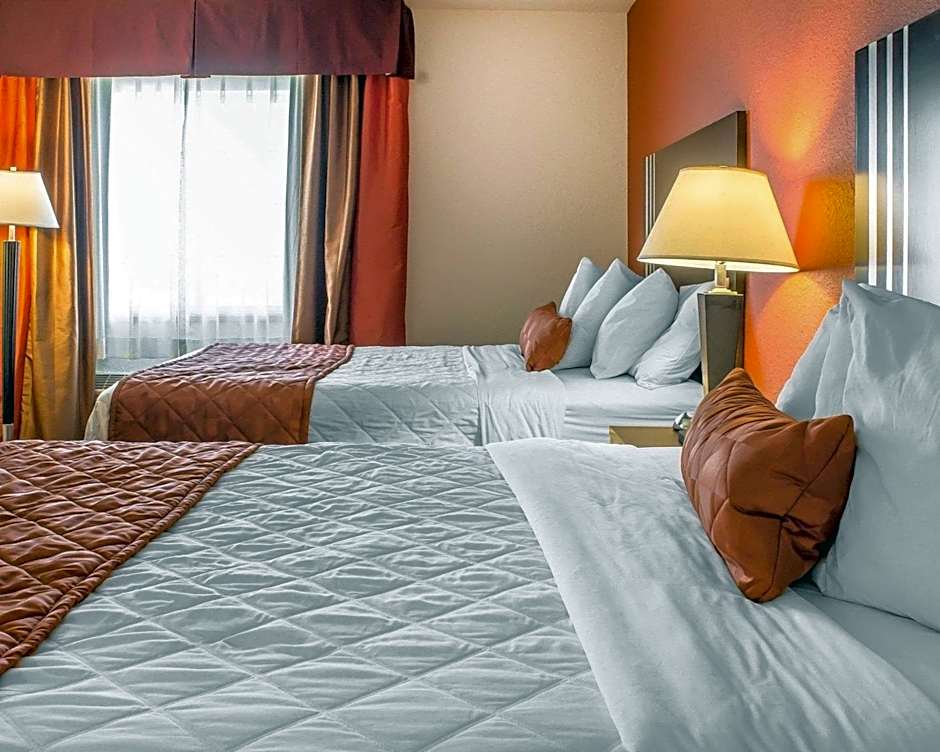 Rodeway Inn & Suites Near Okoboji Lake