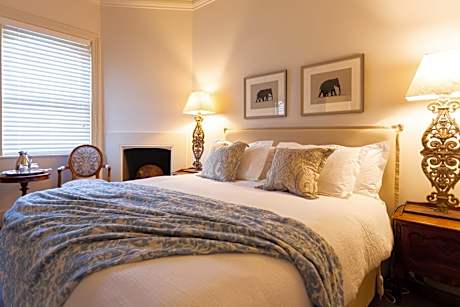 Deluxe King Suite - Flynn