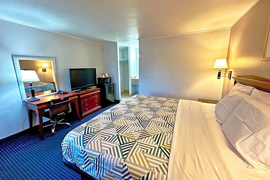 Red Carpet Inn - Stamford