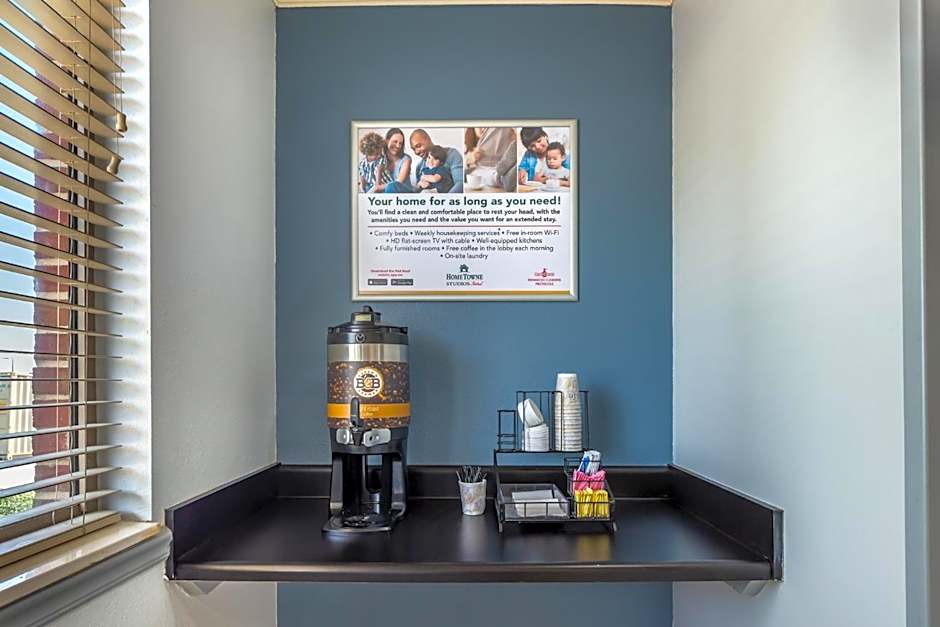 HomeTowne Studios & Suites by Red Roof Greensboro