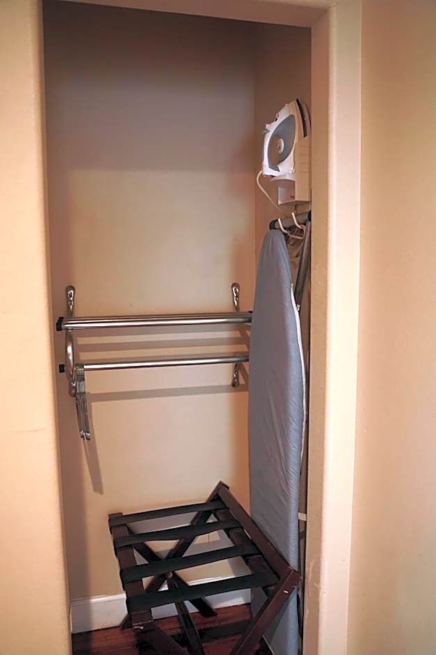 Harbor Inn & Suites