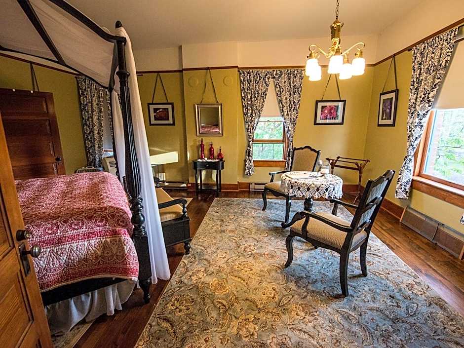 Photo 1 of 7 of 1 King Bed