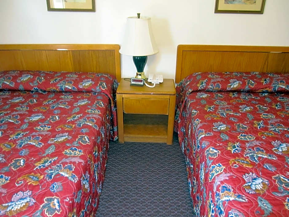 Pinecrest Motel