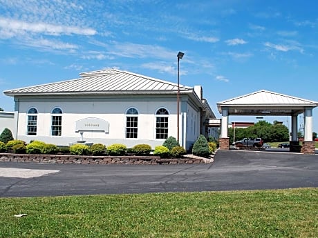 Travelodge by Wyndham Watertown