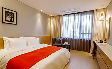 Deluxe King Room