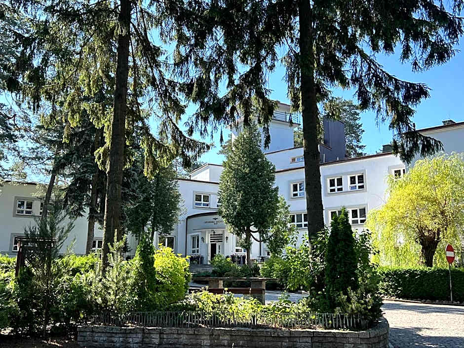 Oficerski Yacht Club