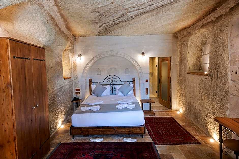 Sarnich Cave Suites