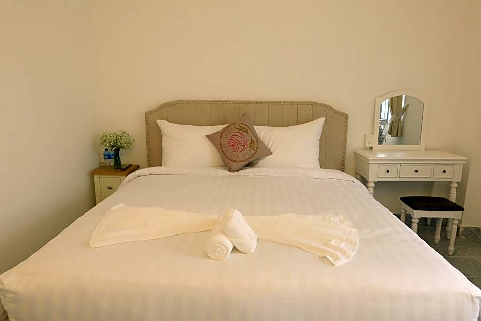 LA VIE EN ROSE HOTEL 2