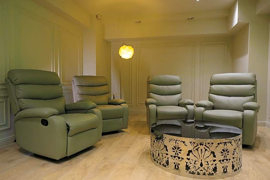 Chinggis Khaan Hotel