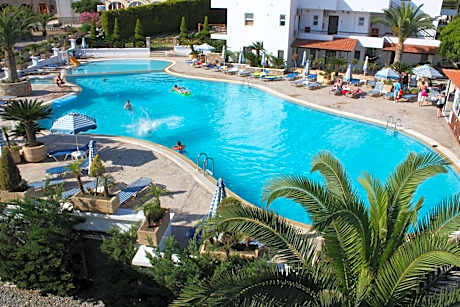 Coliseum Studios & Apartments