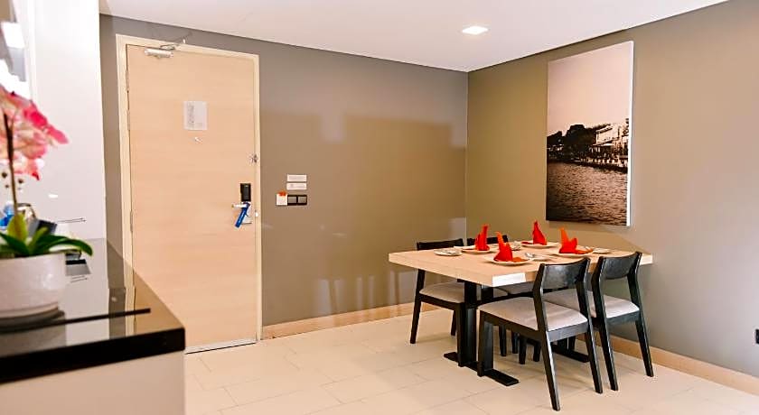 The Straits Hotel & Suites