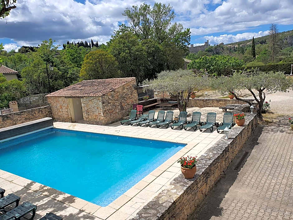 Logis Hôtel Restaurant L'Escarbille