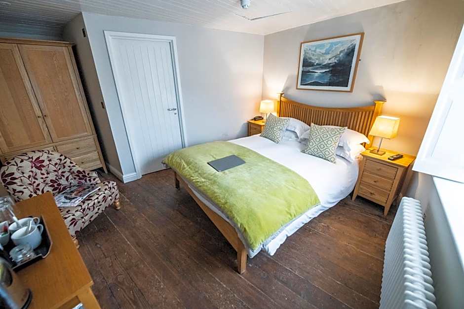 Wheelwrights Arms Country Inn & Pub