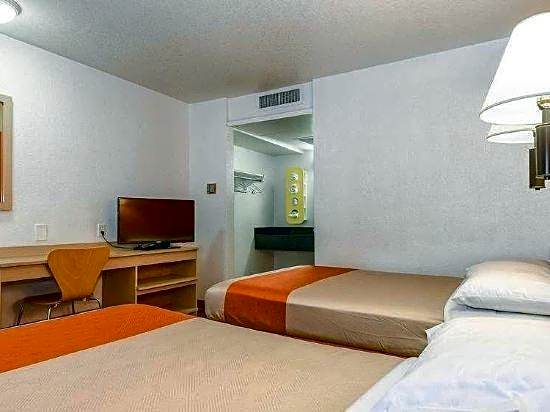 Motel 6 Riverside, CA - UCR East