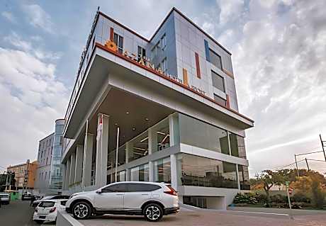 The Azana Hotel Airport Semarang