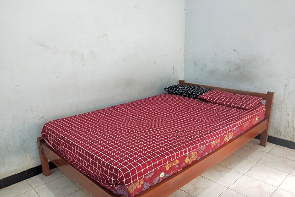 Hotel O Penginapan 3 Bersaudara Near Pasar Sengkol