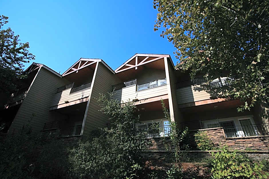 Avila Village Inn