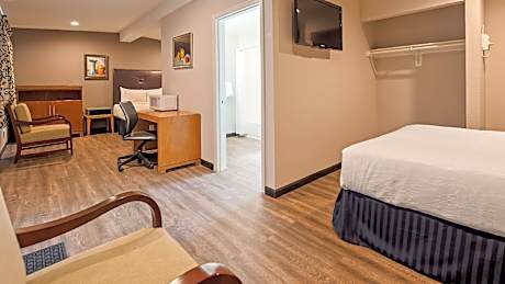 2 Queen Beds | Suite, Non-Smoking, Micfridge