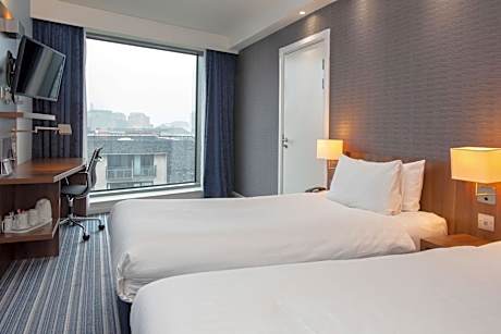 Premium Twin Room with Extra Floor Space - Free Hot Breakfast
