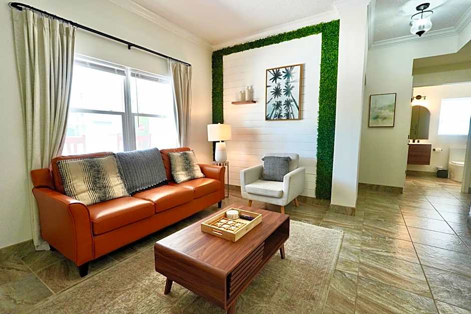 SōLE Suite #1-2 min to BEACH-Patio & Courtyard