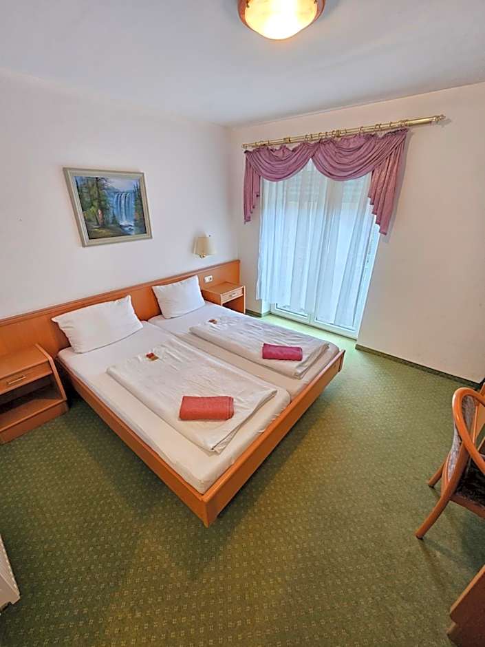 Hotel BURGWALD