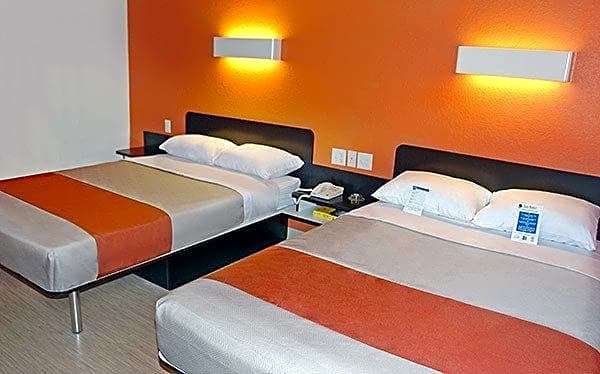 Motel 6 Omaha, NE