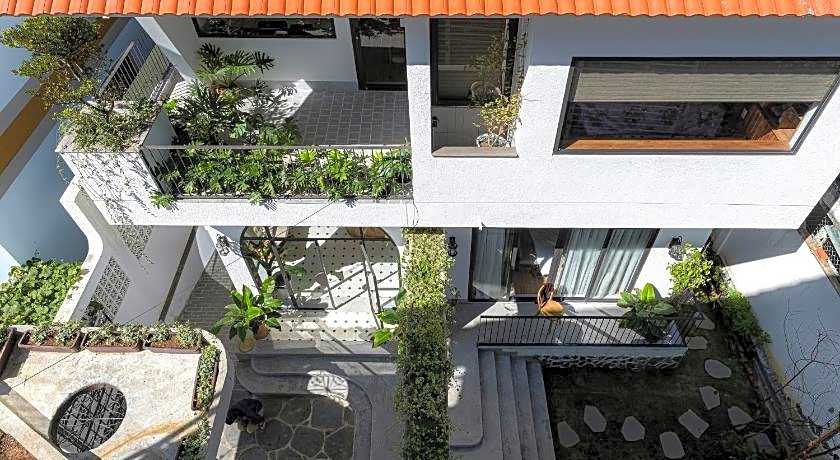 Thom House