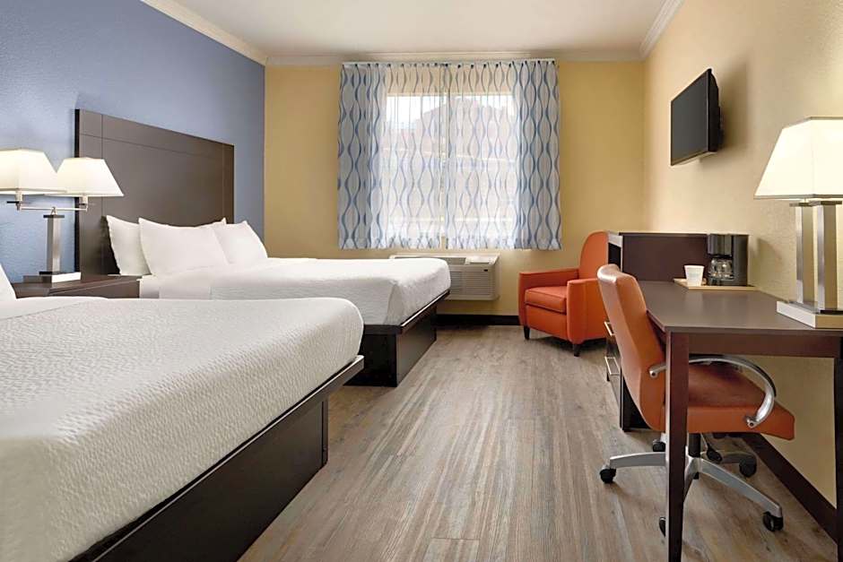 Days Inn & Suites by Wyndham Ft. Worth DFW Airport South