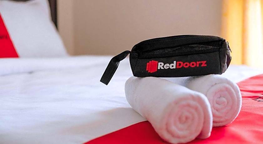 RedDoorz Plus @ Taman Madiun