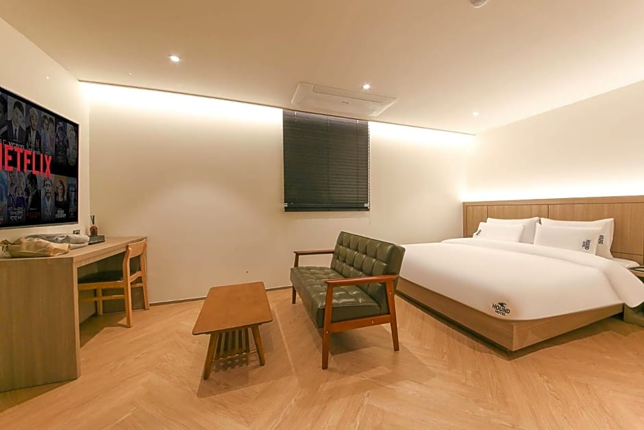 Hound Hotel Jeonju Deokjin