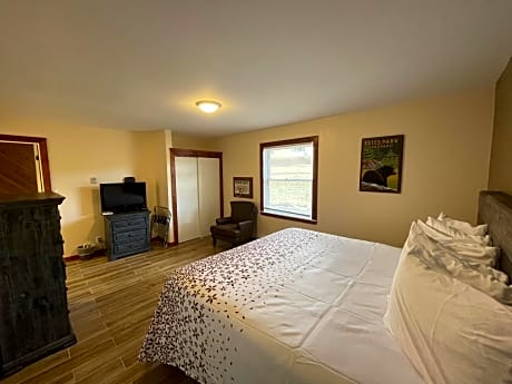 King Room with Spa Bath - Non Pet Friendly