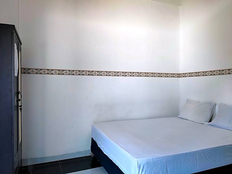 OYO 93412 Kost Irma Syariah Near UPTD SMP Negeri 8 Parepare