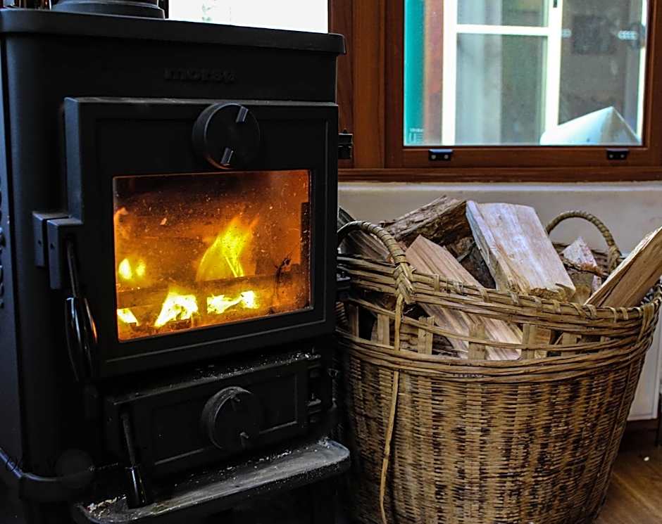 Tomah Retreat - Studio BREATHE with fireplace