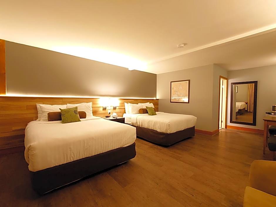 Foto 1 di 3 di 2 Queen Beds