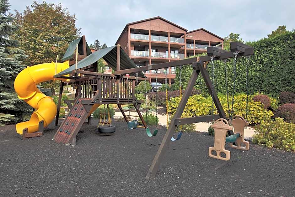 The Lodges at Cresthaven