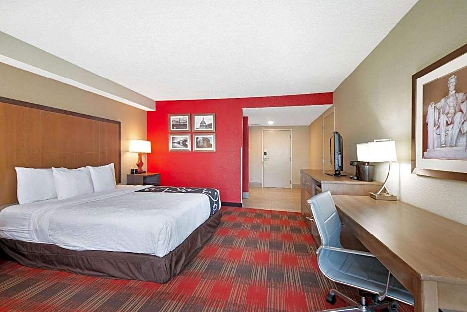 La Quinta Inn & Suites by Wyndham DC Metro Capitol Beltway