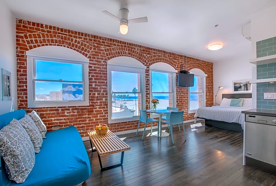 Venice Breeze Suites