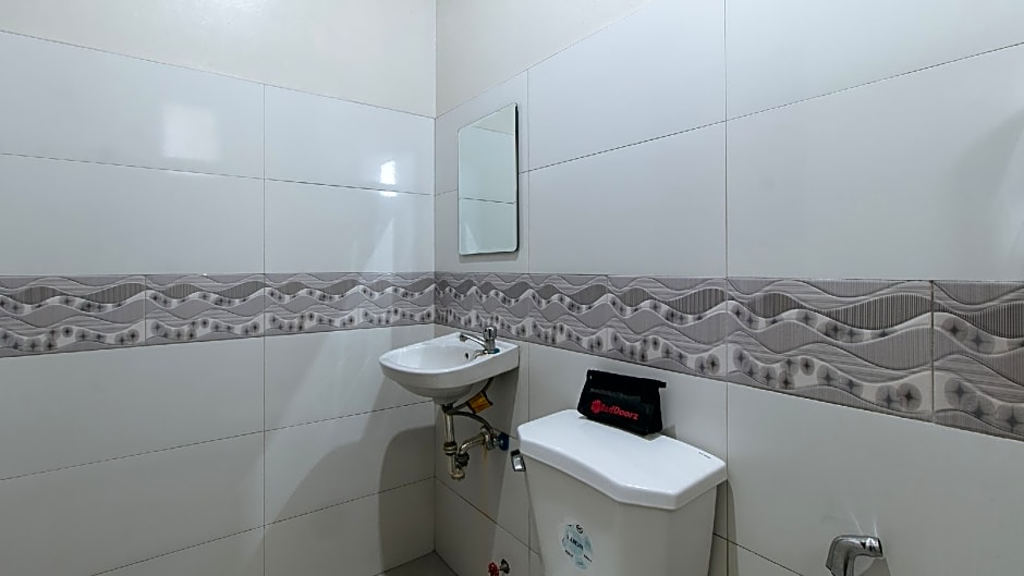 RedDoorz @ Golite Washington