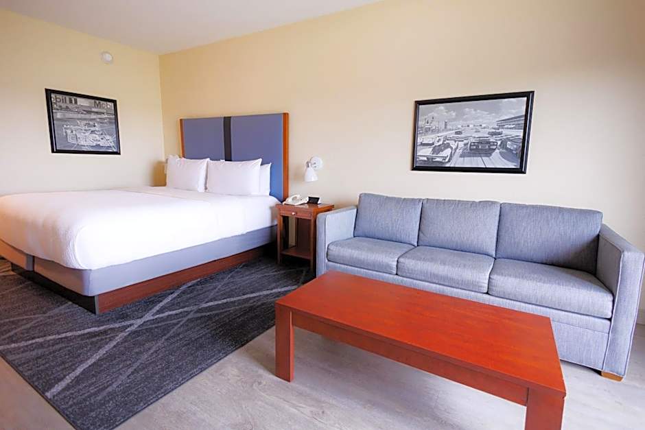 SEVEN Sebring Raceway Hotel