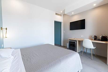 Deluxe Double Room with Balcony and Sea View