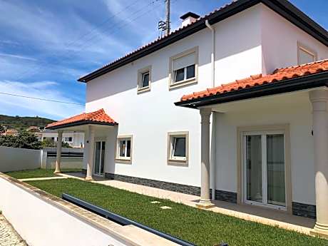 Torrezinha- Moradia Moderna em condomínio com piscina