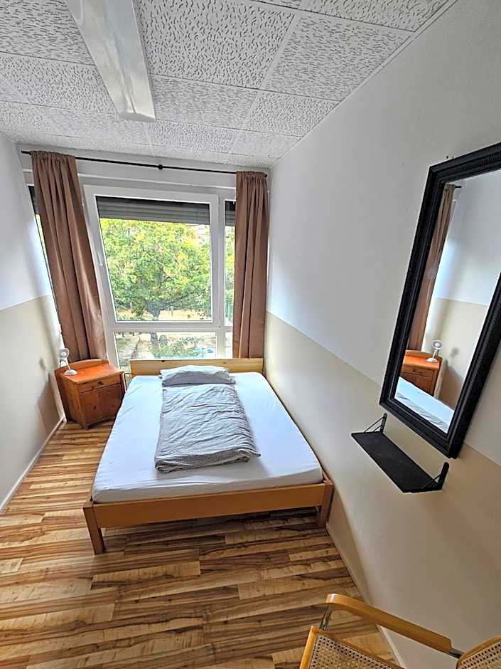 Max Hostel
