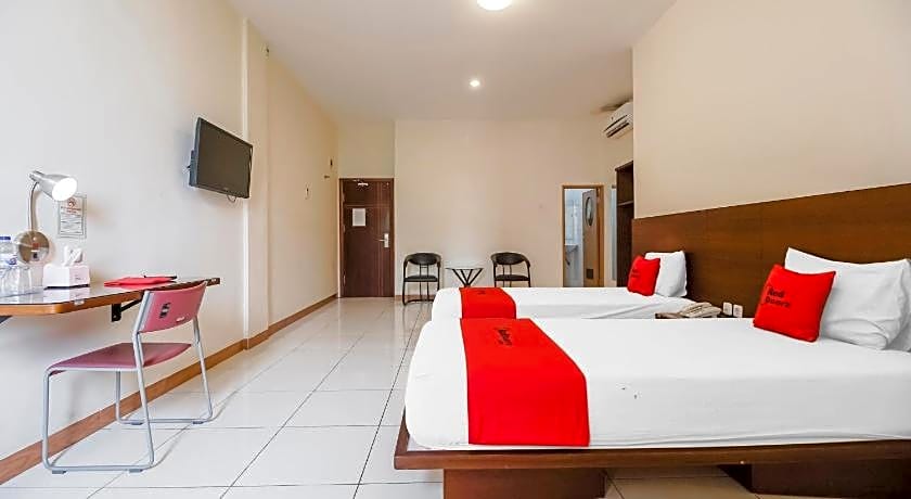 RedDoorz Plus @ Karebosi Area 2