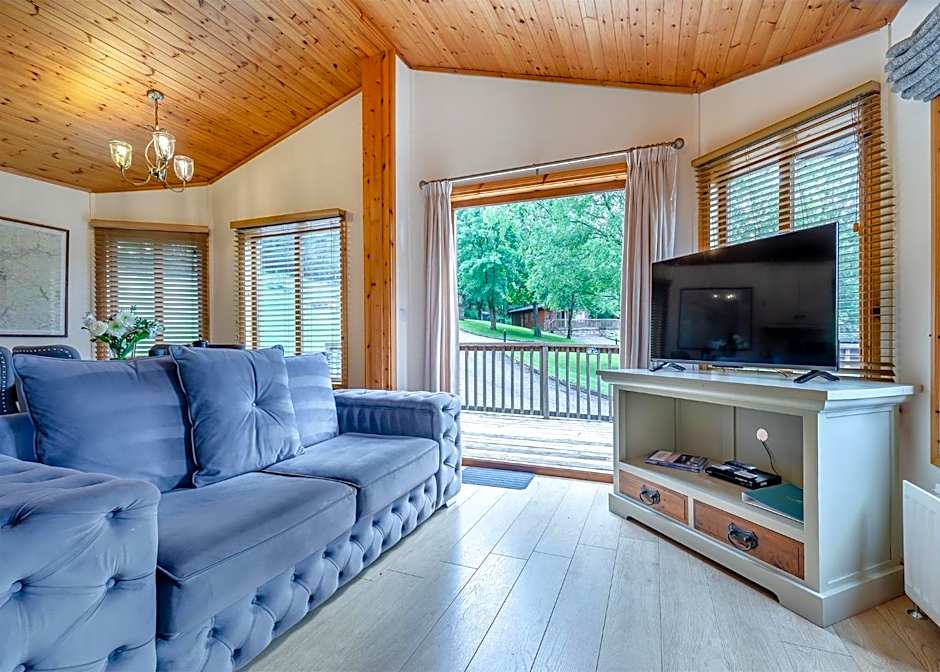 Charlesworth Lodges