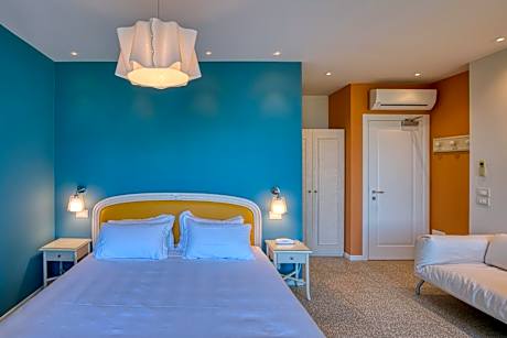 Classic Double Room with Lake View and Balcony