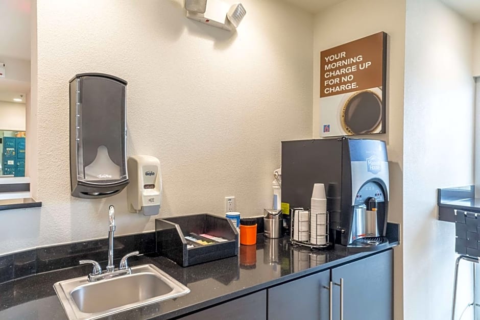 Motel 6-Laredo, TX - Airport