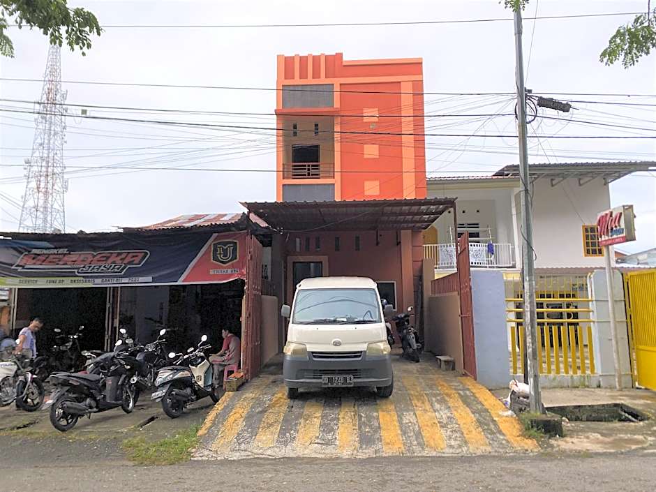 RedDoorz near GOR Lagaligo Palopo