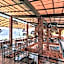 Caldera Hotel & Restaurant