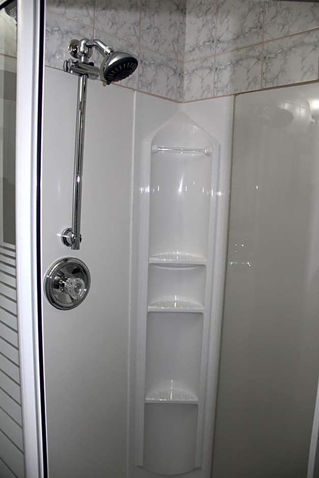 Perth Plaza Inn & Suites