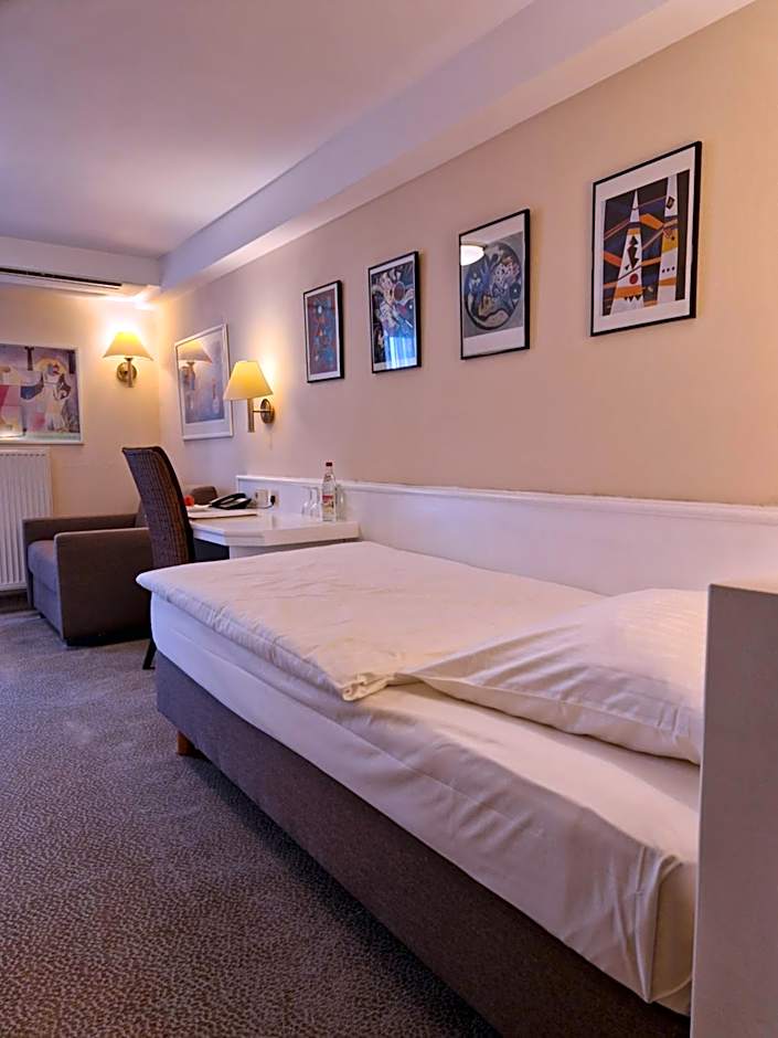Hotel Garni "Am Ellinger Tor"